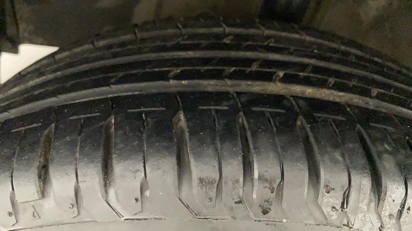 2011 Toyota Etios V, Petrol, Manual, 74,815 km, Left Front Tyre Tread