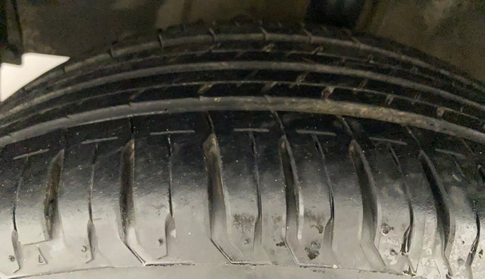 2011 Toyota Etios V, Petrol, Manual, 74,815 km, Left Front Tyre Tread