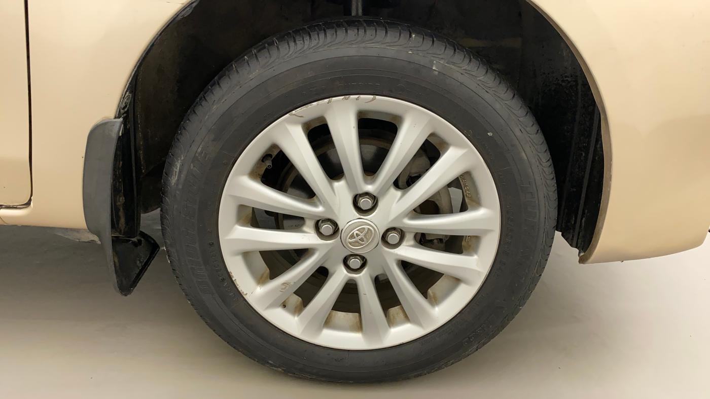 2011 Toyota Etios V, Petrol, Manual, 74,815 km, Right Front Wheel