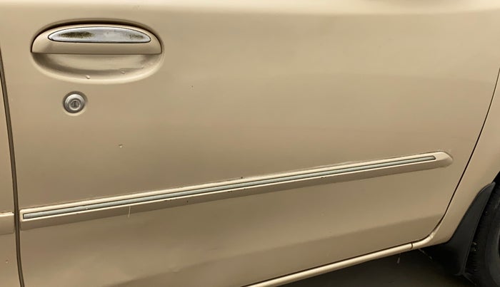 2011 Toyota Etios V, Petrol, Manual, 74,815 km, Driver-side door - Slightly dented