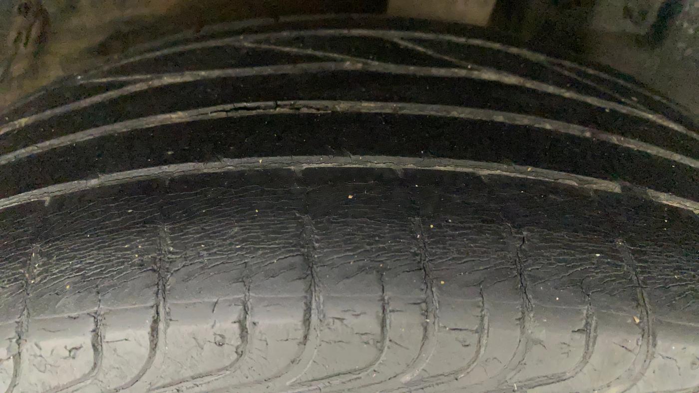 2011 Toyota Etios V, Petrol, Manual, 74,815 km, Left Rear Tyre Tread