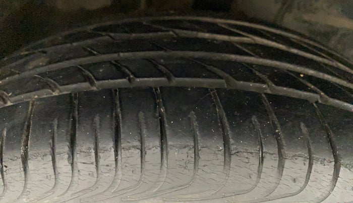 2011 Toyota Etios V, Petrol, Manual, 74,815 km, Right Front Tyre Tread