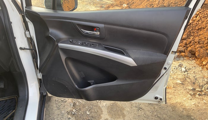 2020 Maruti S Cross ZETA 1.5, Petrol, Manual, 60,250 km, Driver Side Door Panels Control