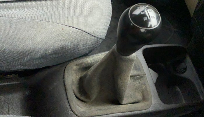 2014 Hyundai Eon ERA +, Petrol, Manual, 77,864 km, Gear lever - Boot cover slightly torn