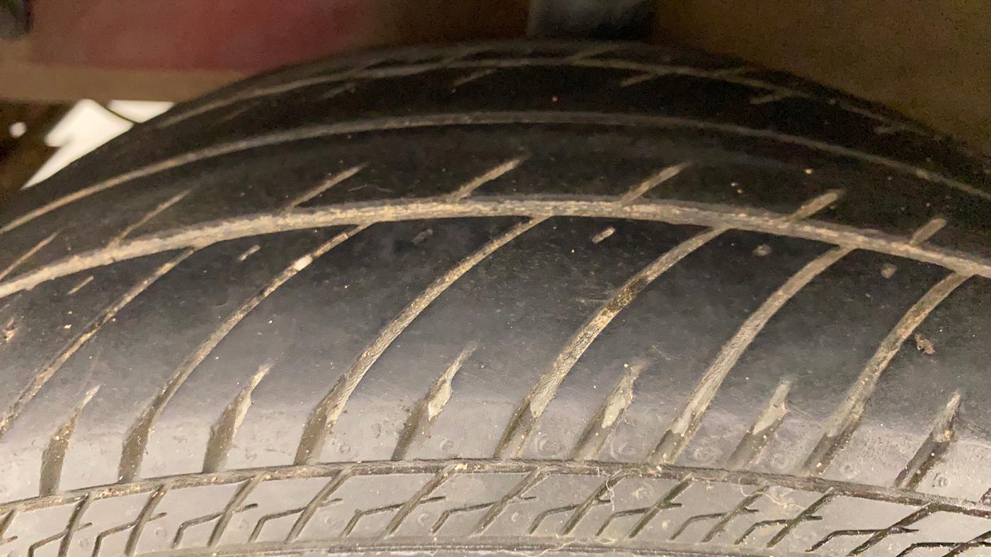 2014 Hyundai Eon ERA +, Petrol, Manual, 77,864 km, Left Front Tyre Tread