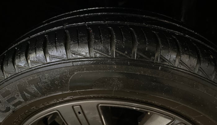 2019 Renault Kwid CLIMBER 1.0 AMT (O), Petrol, Automatic, 41,954 km, Right Front Tyre Tread