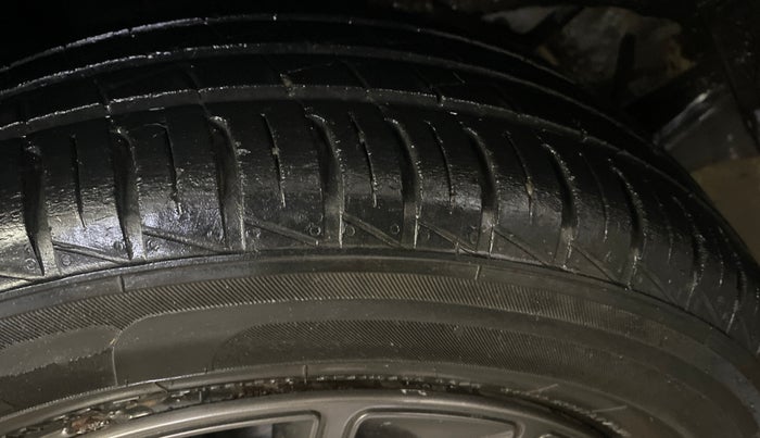 2019 Renault Kwid CLIMBER 1.0 AMT (O), Petrol, Automatic, 41,954 km, Right Rear Tyre Tread