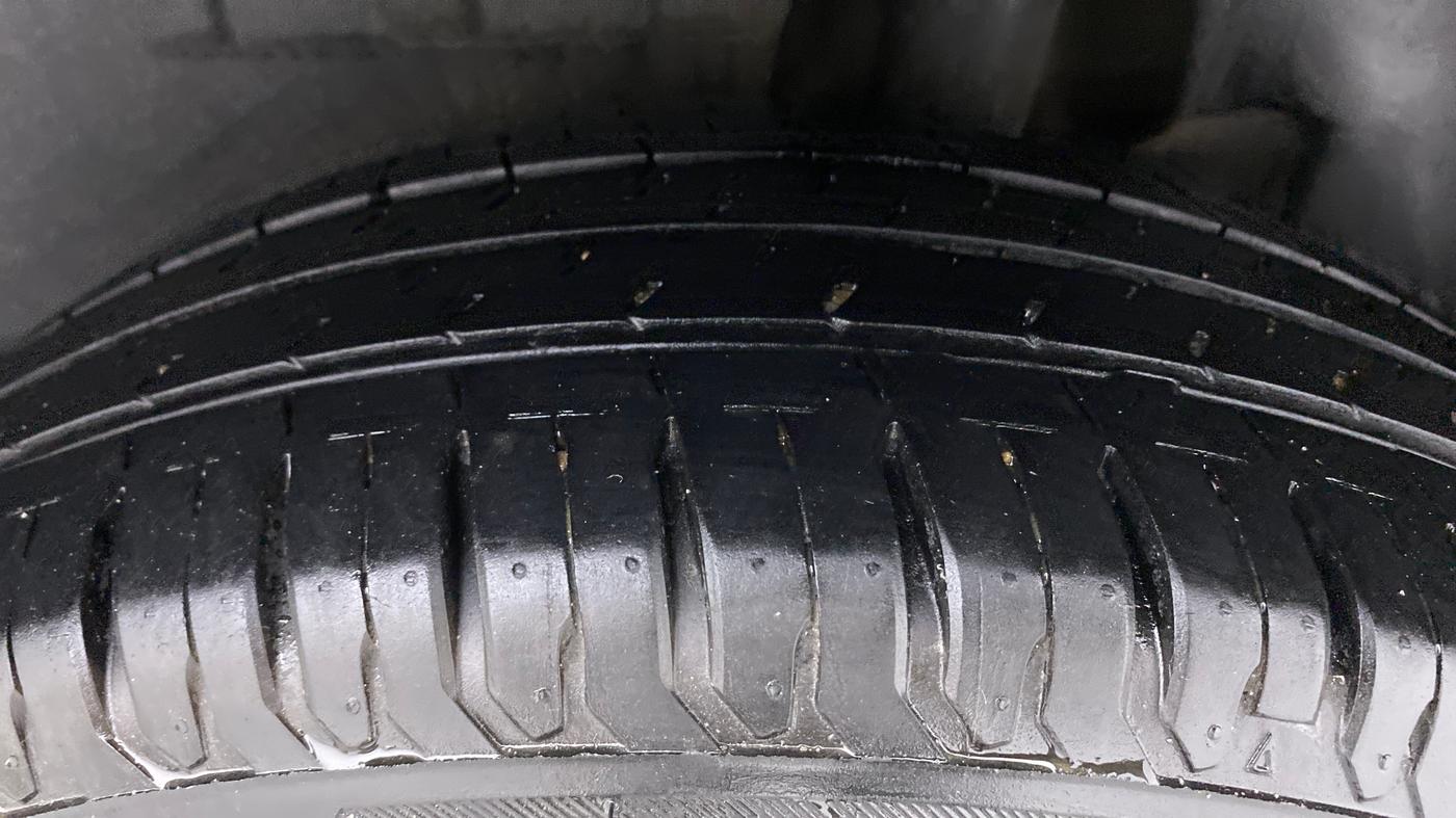 2021 Maruti Dzire ZXI, Petrol, Manual, 12,154 km, Left Rear Tyre Tread