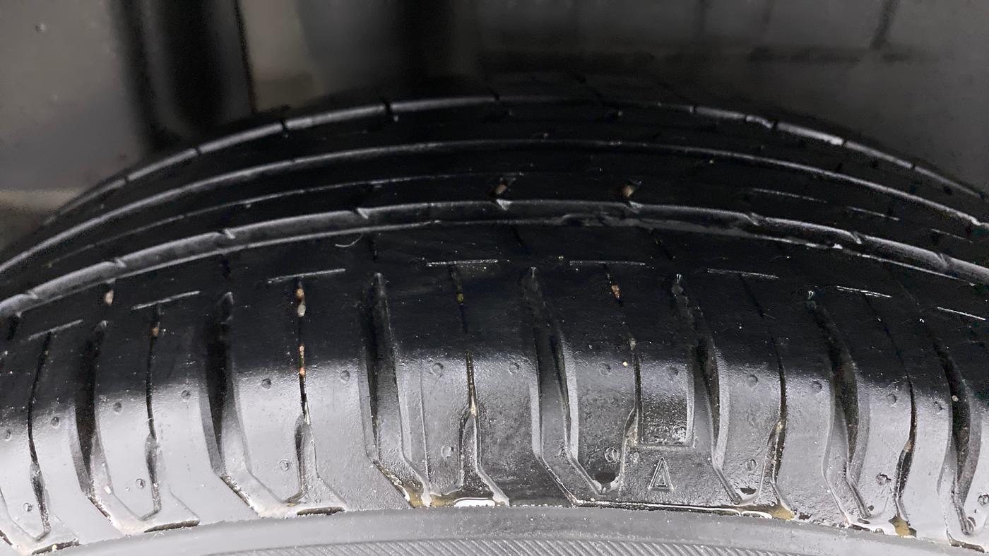 2021 Maruti Dzire ZXI, Petrol, Manual, 12,154 km, Right Rear Tyre Tread