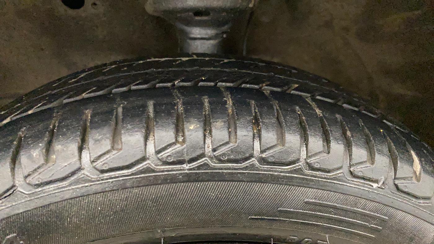 2015 Maruti Wagon R 1.0 VXI, Petrol, Manual, 32,524 km, Left Front Tyre Tread