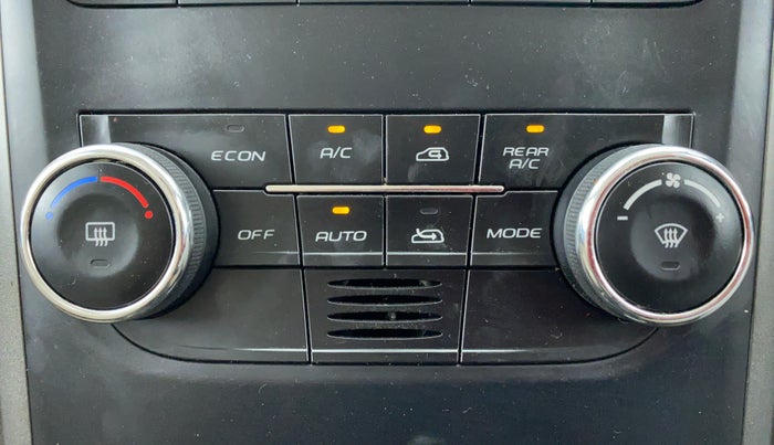 2015 Mahindra XUV500 W10, Diesel, Manual, 45,883 km, Automatic Climate Control