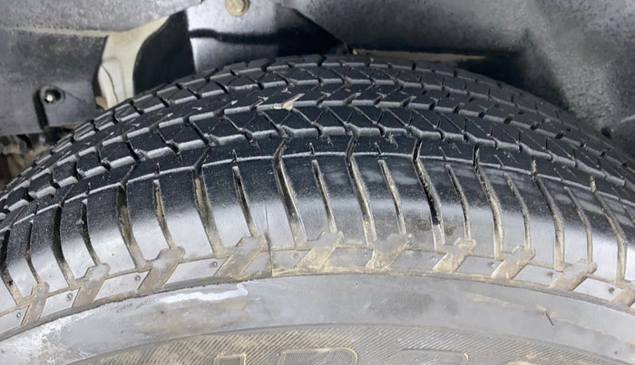 2015 Mahindra XUV500 W10, Diesel, Manual, 45,883 km, Right Rear Tyre Tread