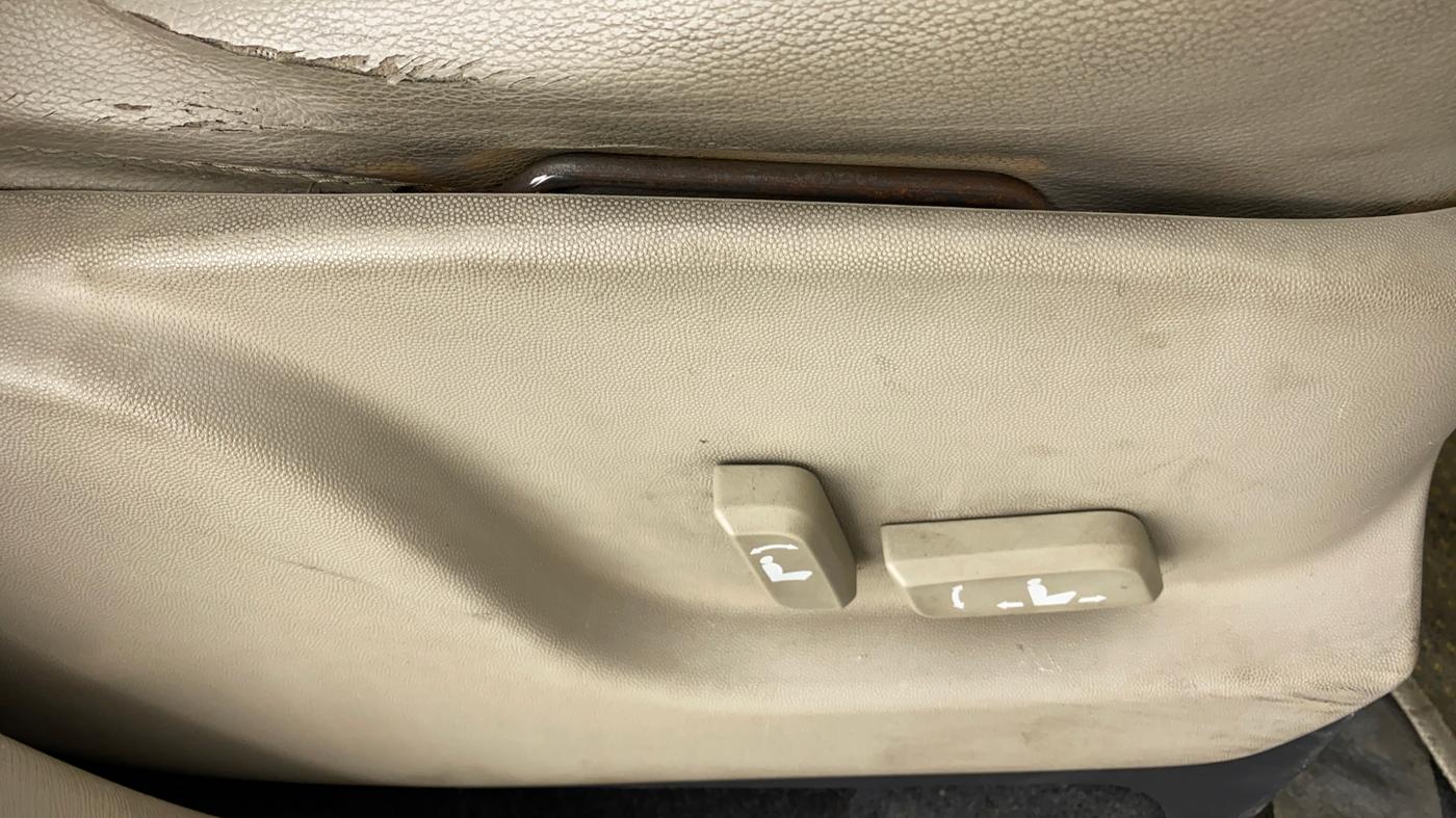 2015 Mahindra XUV500 W10, Diesel, Manual, 45,883 km, Driver Side Adjustment Panel