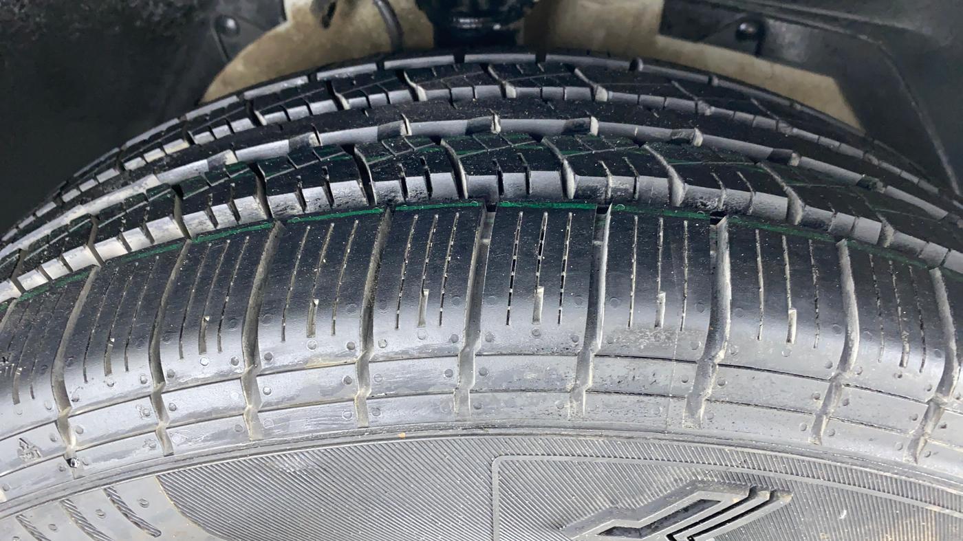 2015 Mahindra XUV500 W10, Diesel, Manual, 45,883 km, Right Front Tyre Tread