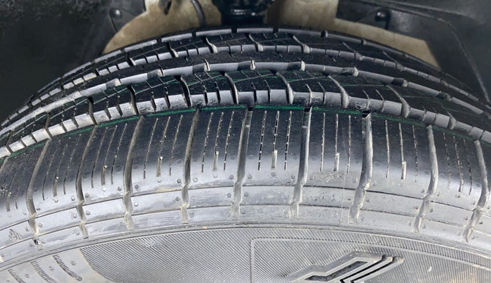 2015 Mahindra XUV500 W10, Diesel, Manual, 45,883 km, Right Front Tyre Tread