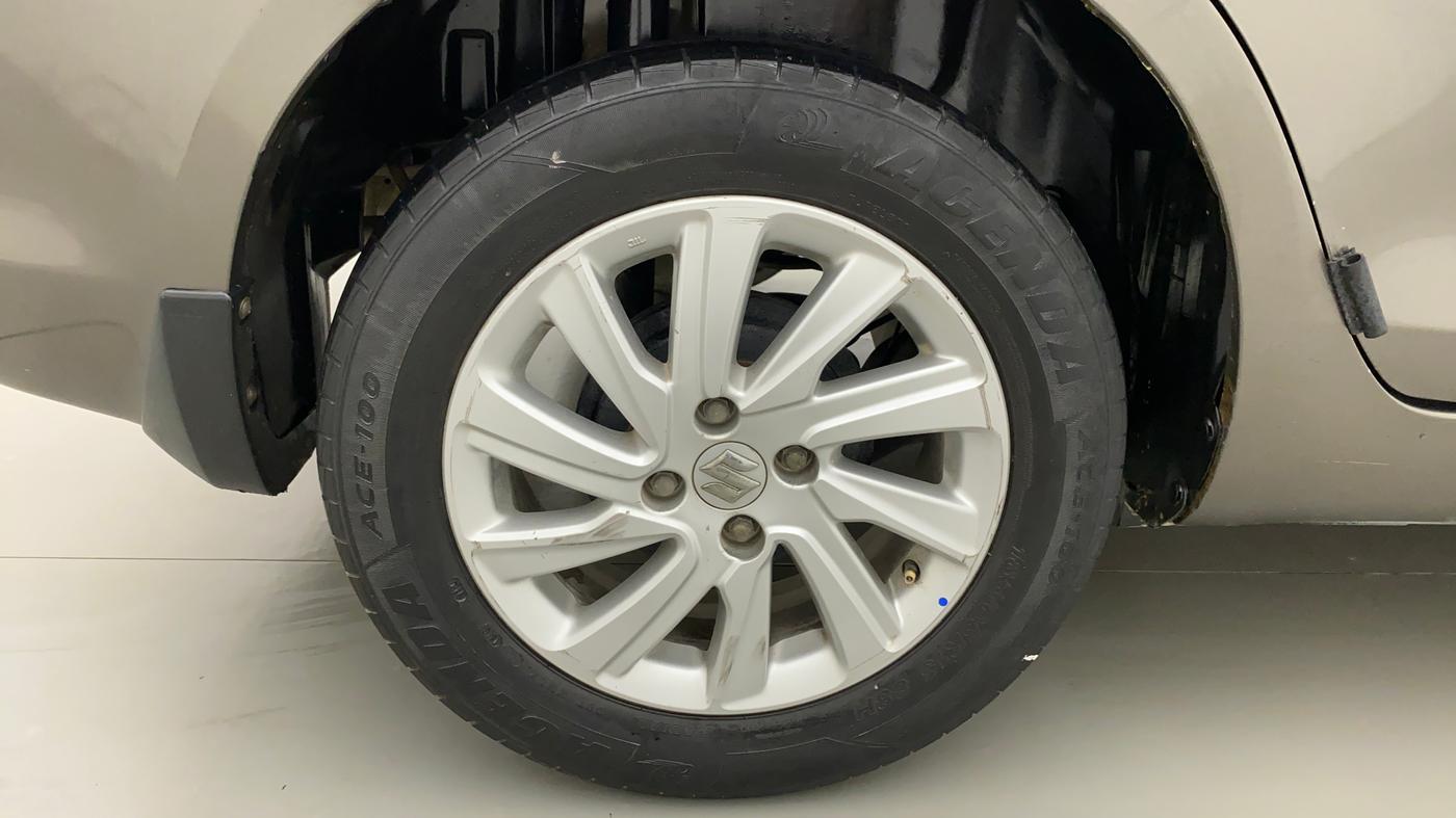 2016 Maruti Swift Dzire ZXI, Petrol, Manual, 55,099 km, Right Rear Wheel