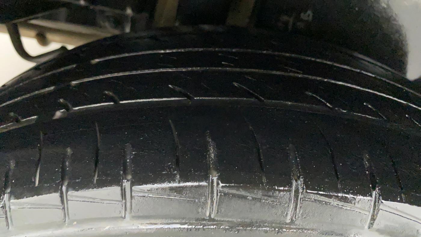 2016 Maruti Swift Dzire ZXI, Petrol, Manual, 55,099 km, Right Rear Tyre Tread