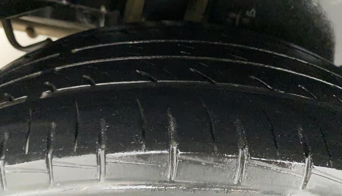 2016 Maruti Swift Dzire ZXI, Petrol, Manual, 55,099 km, Right Rear Tyre Tread