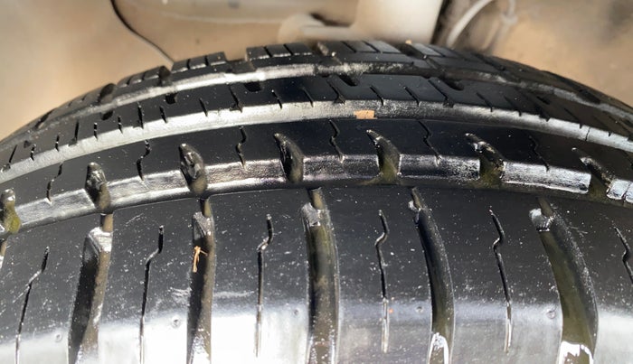 2017 Hyundai Elite i20 SPORTZ 1.2, Petrol, Manual, 37,236 km, Left Front Tyre Tread