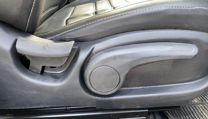 2017 Hyundai Elite i20 SPORTZ 1.2, Petrol, Manual, 37,236 km, Driver Side Adjustment Panel