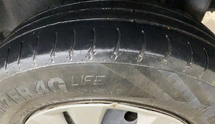 2017 Maruti Swift VXI, Petrol, Manual, 62,439 km, Left Rear Tyre Tread
