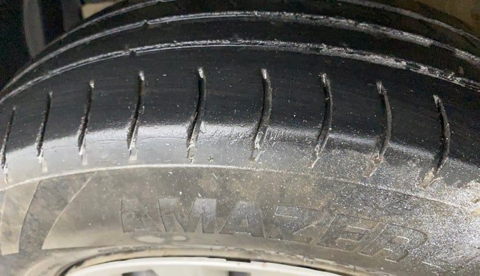 2017 Maruti Swift VXI, Petrol, Manual, 62,439 km, Left Front Tyre Tread