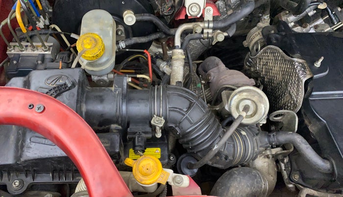 2017 Mahindra TUV300 T10 DUAL TONE, Diesel, Manual, 65,032 km, Engine View - Right