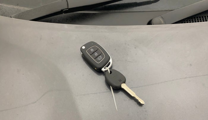 2020 Hyundai AURA S 1.2 AMT, Petrol, Automatic, 41,247 km, Key Close Up