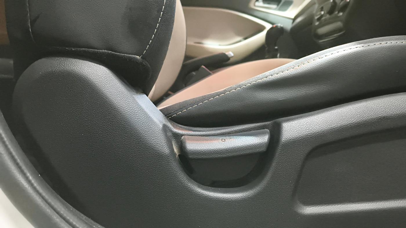 2015 Hyundai Elite i20 MAGNA 1.2, Petrol, Manual, 91,244 km, Driver Side Adjustment Panel