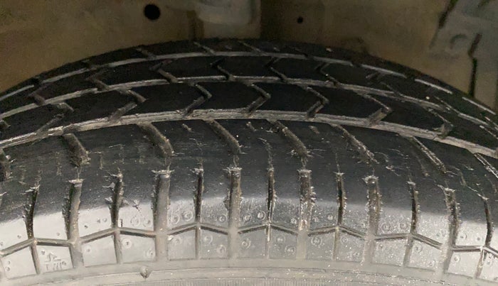 2014 Maruti Swift Dzire VXI, Petrol, Manual, 49,339 km, Right Front Tyre Tread