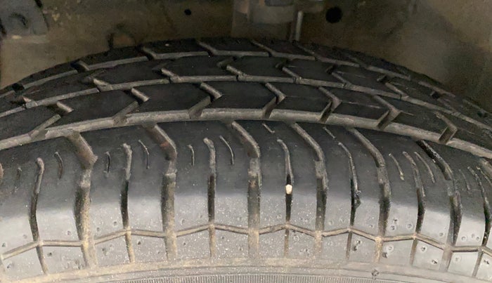 2014 Maruti Swift Dzire VXI, Petrol, Manual, 49,339 km, Left Front Tyre Tread