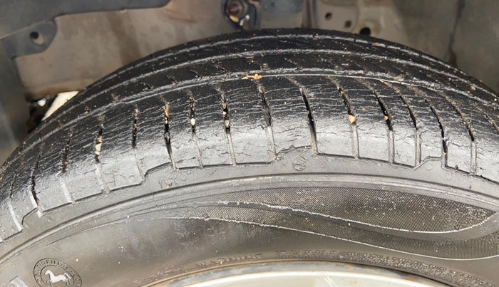 2015 Honda Amaze 1.2L I-VTEC S, Petrol, Manual, 75,906 km, Left Front Tyre Tread