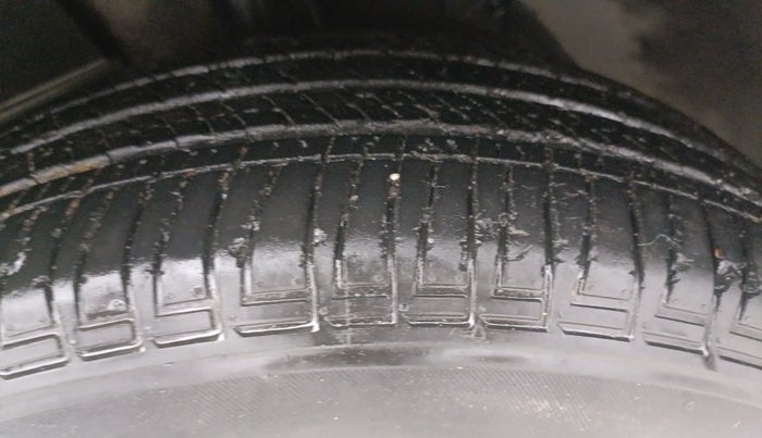 2017 Mahindra XUV500 W10 AT 1.99, Diesel, Automatic, 96,678 km, Left Front Tyre Tread