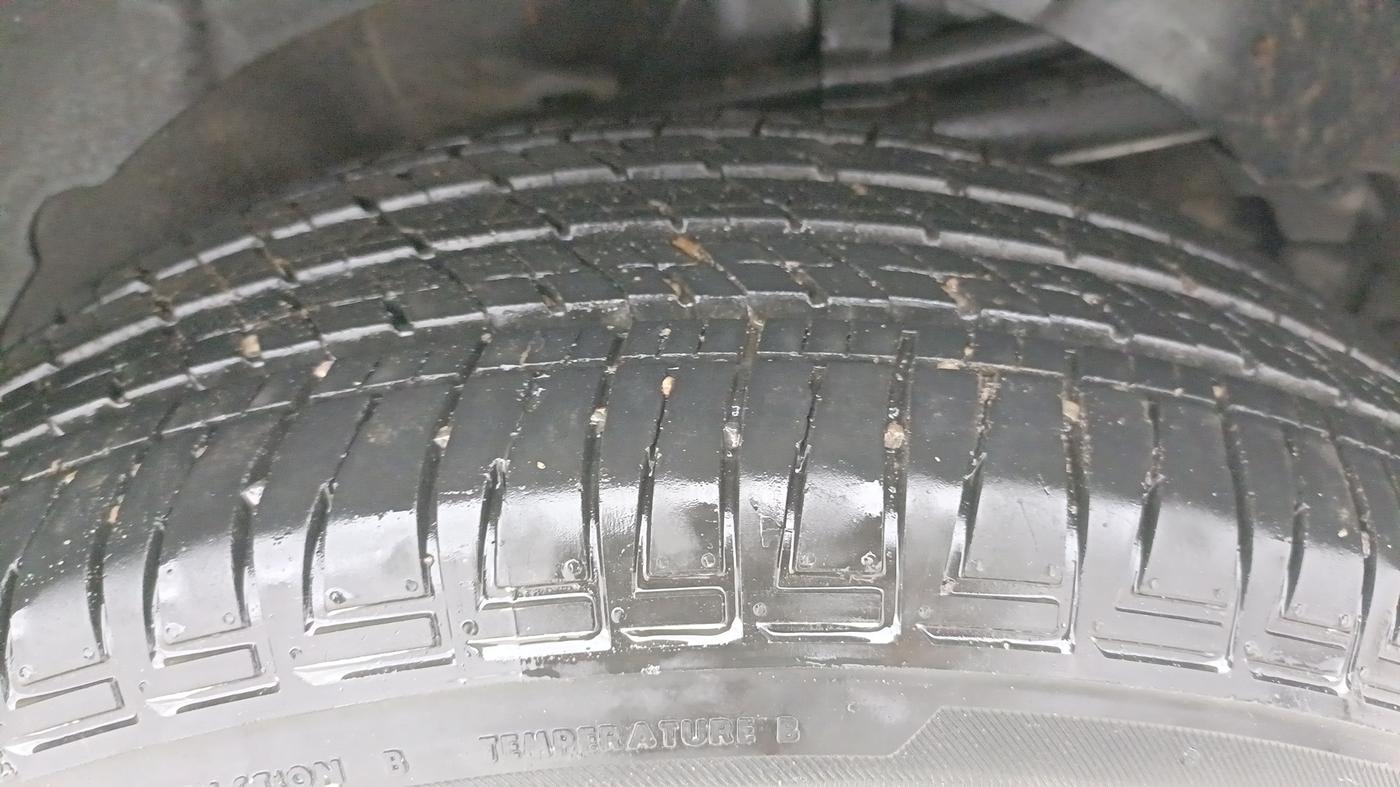 2017 Mahindra XUV500 W10 AT 1.99, Diesel, Automatic, 96,678 km, Left Rear Tyre Tread