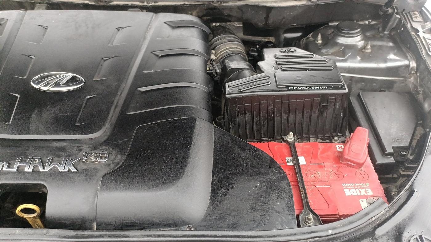 2017 Mahindra XUV500 W10 AT 1.99, Diesel, Automatic, 96,678 km, Engine View - Left