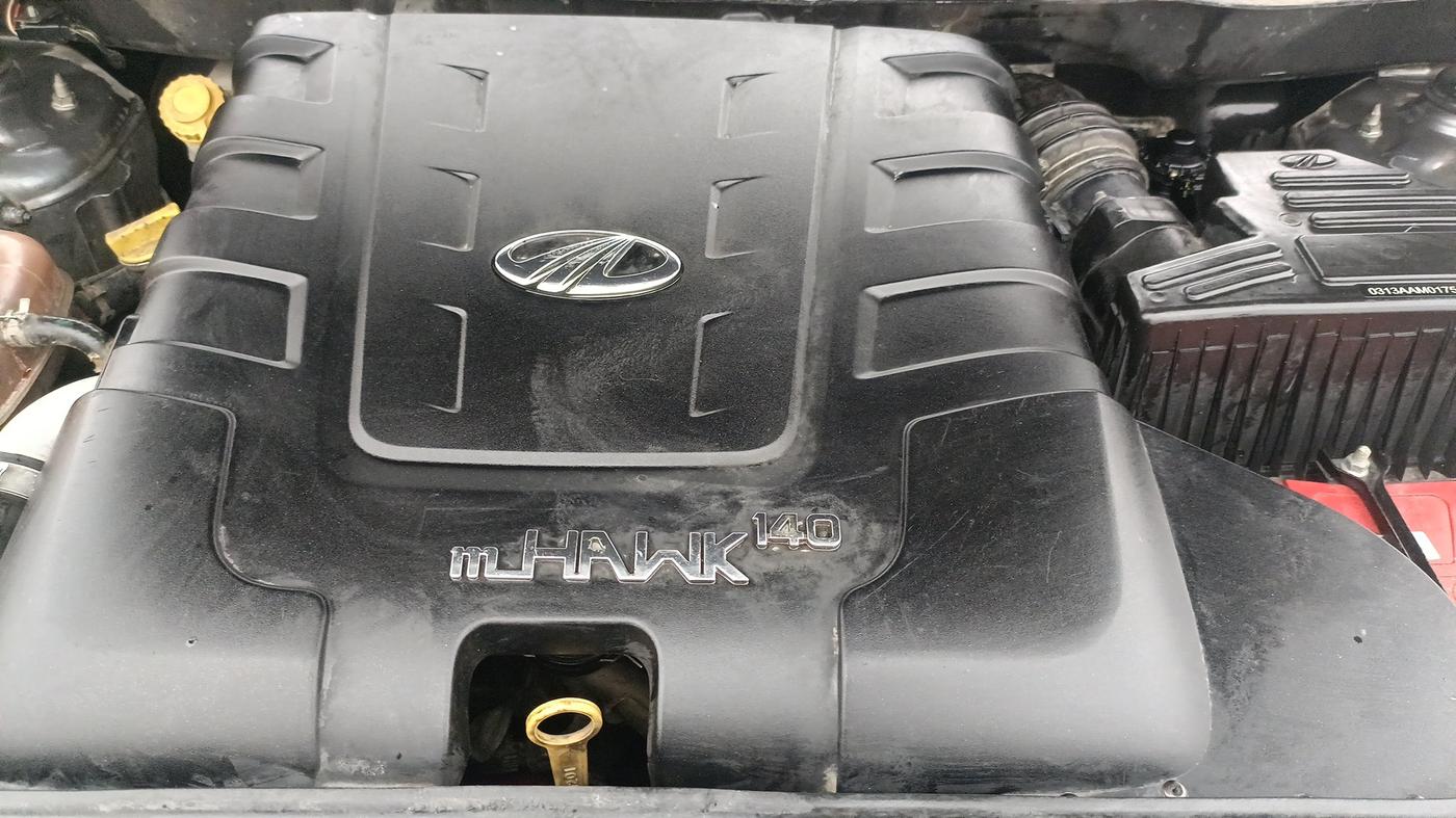 2017 Mahindra XUV500 W10 AT 1.99, Diesel, Automatic, 96,678 km, Engine View