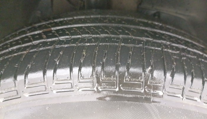 2017 Mahindra XUV500 W10 AT 1.99, Diesel, Automatic, 96,678 km, Right Front Tyre Tread