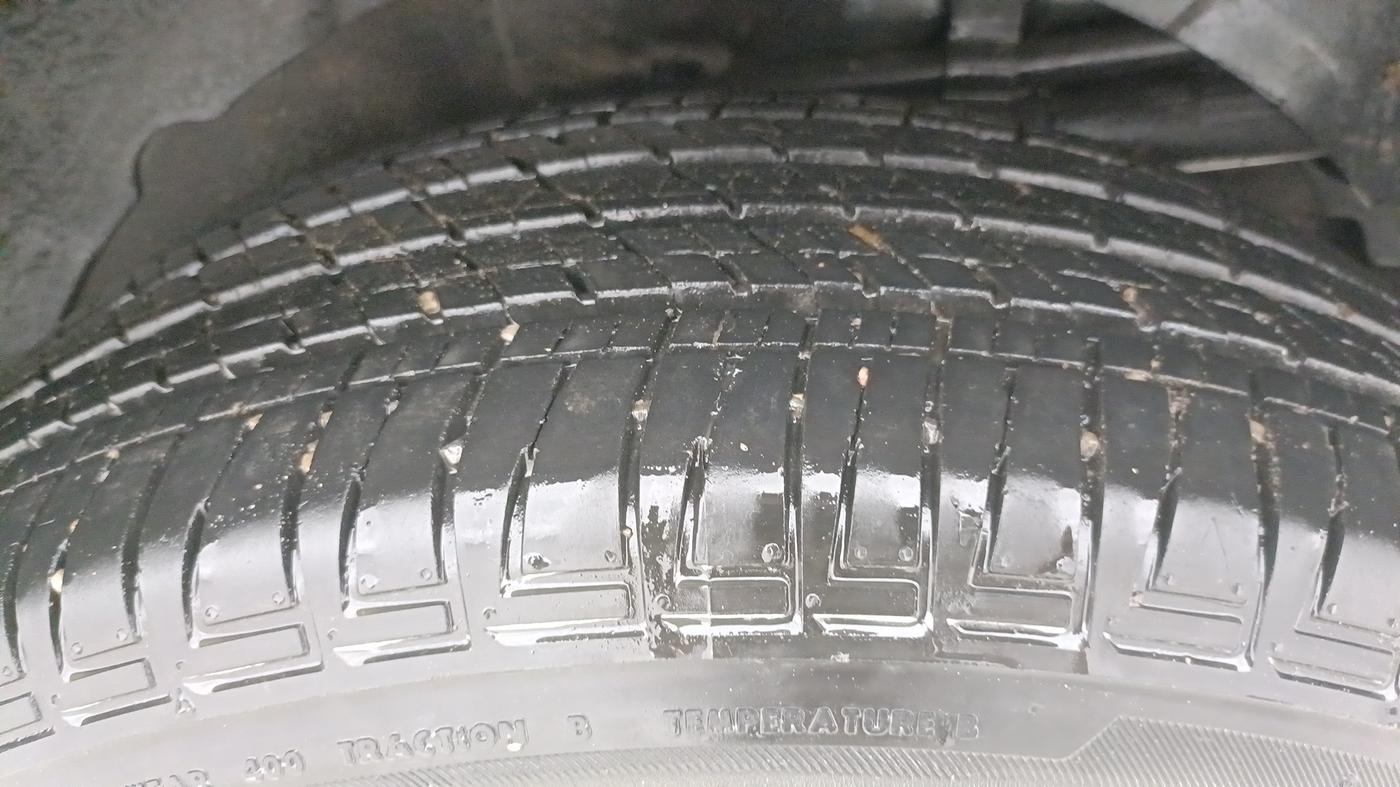 2017 Mahindra XUV500 W10 AT 1.99, Diesel, Automatic, 96,678 km, Right Rear Tyre Tread