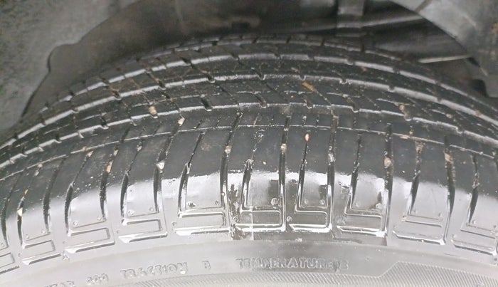 2017 Mahindra XUV500 W10 AT 1.99, Diesel, Automatic, 96,678 km, Right Rear Tyre Tread