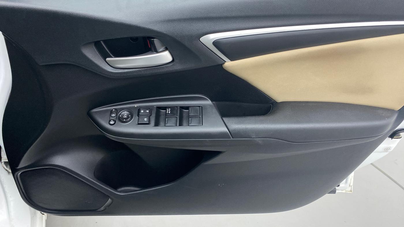 2019 Honda Jazz 1.2 VX AT, Petrol, Automatic, 27,321 km, Driver Side Door Panels Control