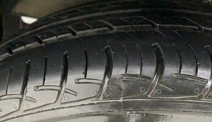 2017 Maruti Baleno DELTA PETROL 1.2, Petrol, Manual, 51,147 km, Left Front Tyre Tread