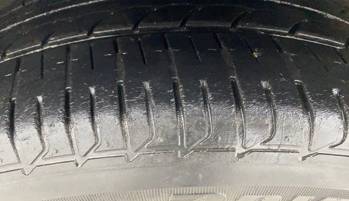 2014 Hyundai Verna FLUIDIC 1.6 VTVT SX, Petrol, Manual, 81,762 km, Left Front Tyre Tread