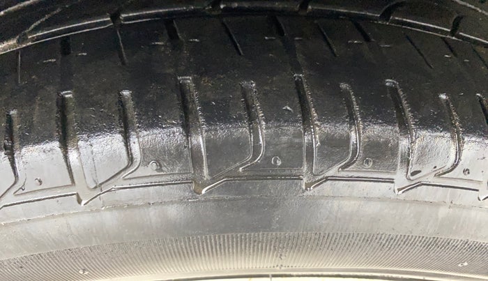 2014 Hyundai Verna FLUIDIC 1.6 VTVT SX, Petrol, Manual, 81,762 km, Right Front Tyre Tread