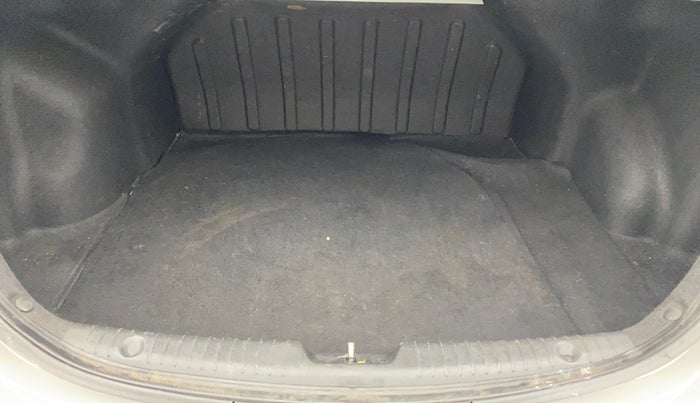 2014 Hyundai Verna FLUIDIC 1.6 VTVT SX, Petrol, Manual, 81,762 km, Boot Inside