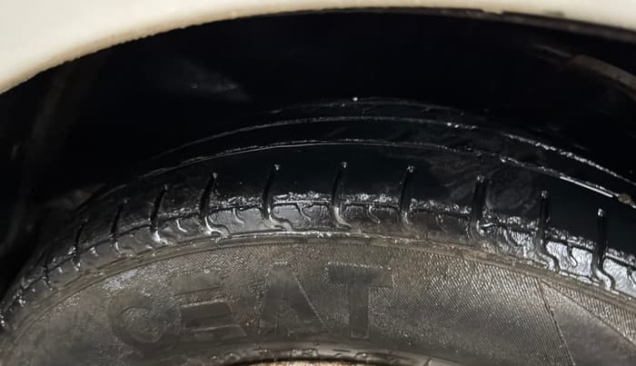 2014 Hyundai i10 MAGNA 1.1, CNG, Manual, 65,315 km, Right Front Tyre Tread