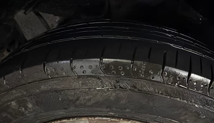 2014 Hyundai i10 MAGNA 1.1, CNG, Manual, 65,315 km, Left Rear Tyre Tread