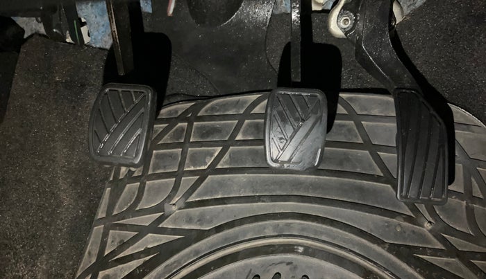 2013 Maruti Swift VXI, Petrol, Manual, 64,228 km, Pedals