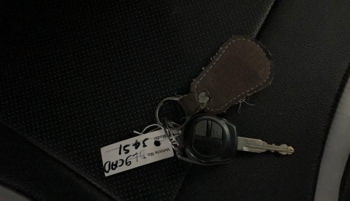 2013 Maruti Swift VXI, Petrol, Manual, 64,228 km, Key Close Up