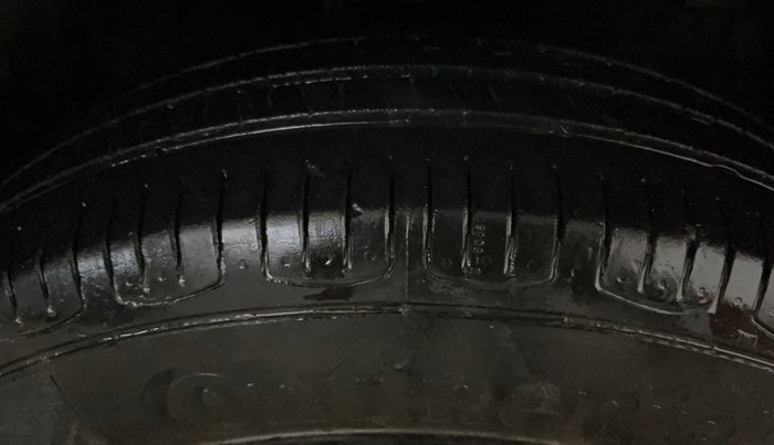 2013 Maruti Swift VXI, Petrol, Manual, 64,228 km, Right Front Tyre Tread