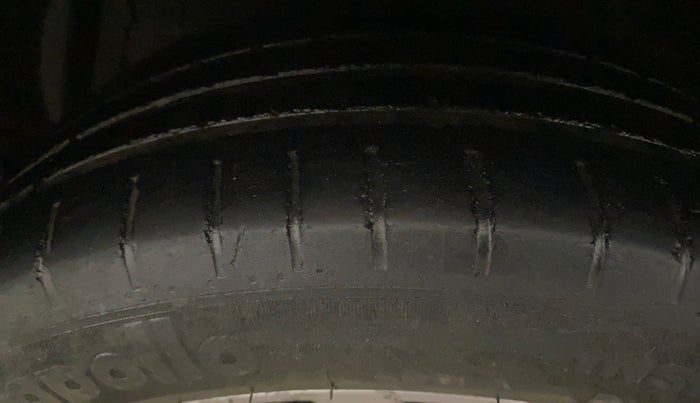 2018 Maruti Ciaz S 1.4 MT PETROL, Petrol, Manual, 98,497 km, Left Front Tyre Tread